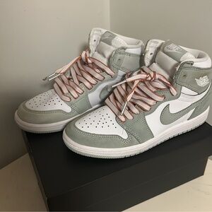 Air Jordan 1 Retro High OG
'Seafoam'
PS Size 2
Preowned w/box